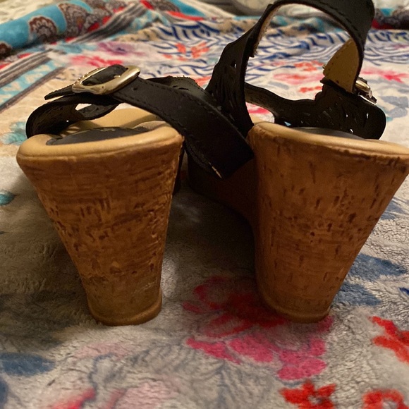 Spring Step | Sling Back Wedge - Picture 2 of 7